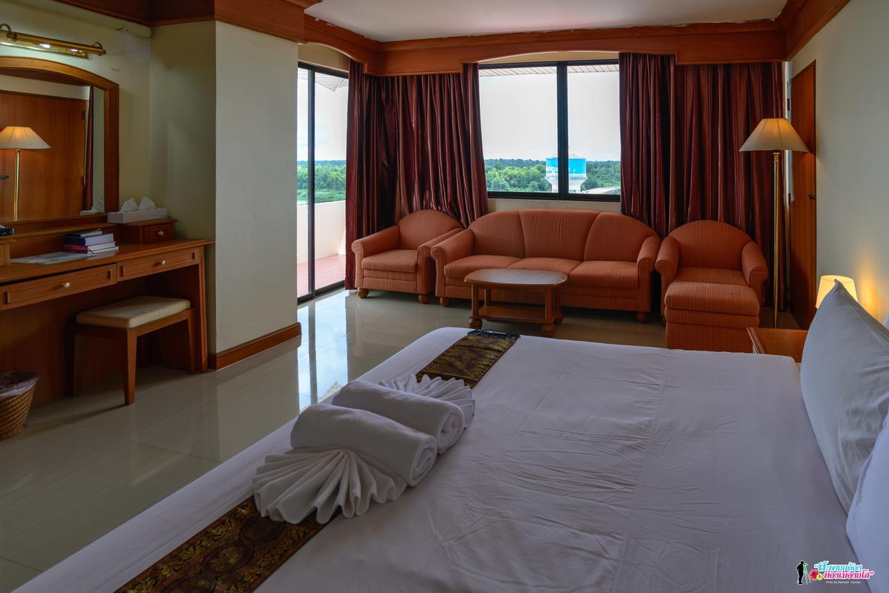 Jp Emerald Hotel Yasothon Exterior foto