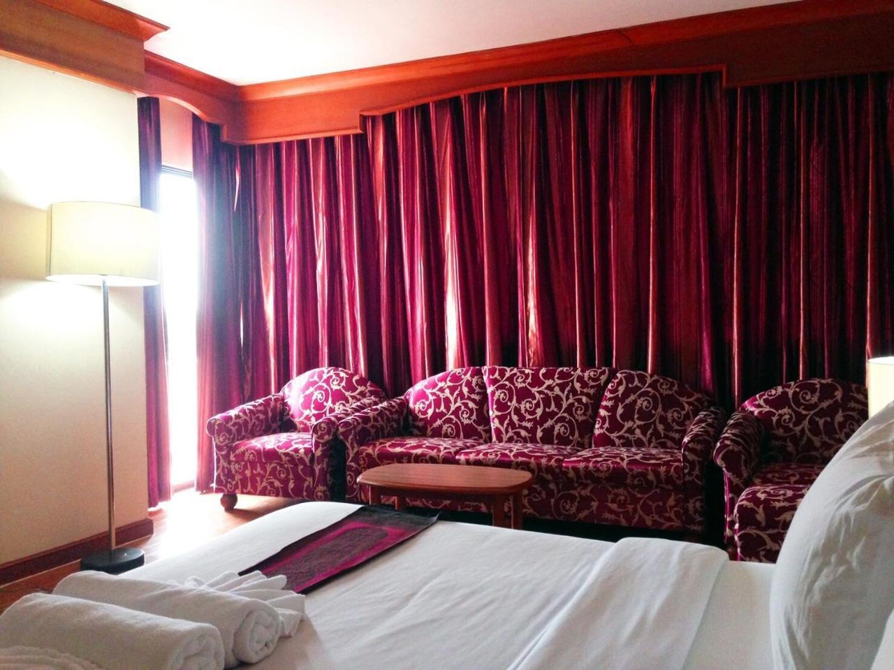 Jp Emerald Hotel Yasothon Exterior foto